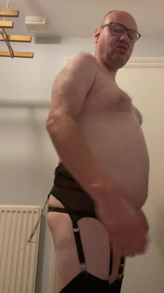 Julian sharp: 흑인 스타킹을 입은 줄리안 샤프