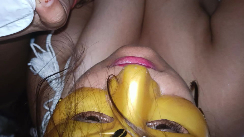 Catchybusty: La figliastra vuole un sul suo viso