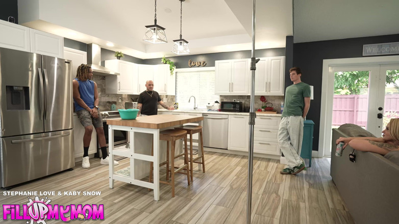 Fill Up My Stepmom: Bts Pt1 se Stephanie Love