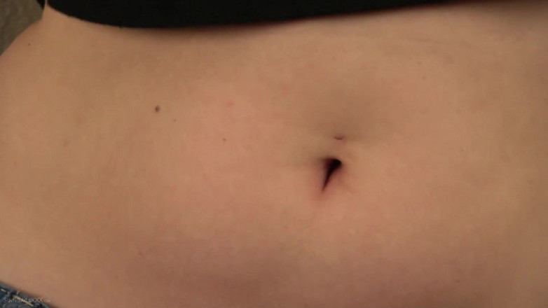 Sinn Sage: Fétiche du nombril