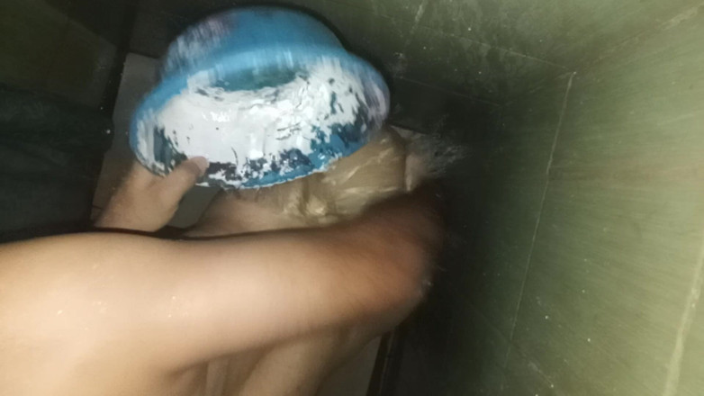 Cute boy jerks off: Chlupatý štíhlý muž masturbuje ve sprše doma