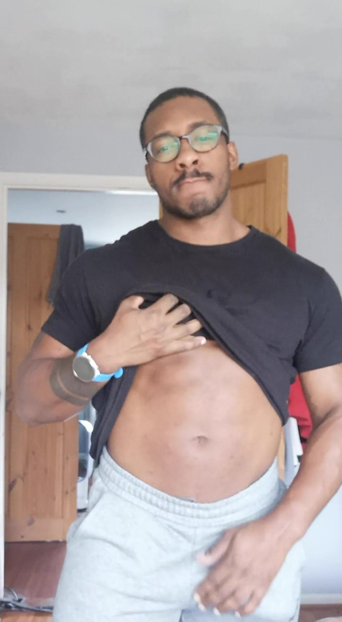 Amadeus: Kontol besar gemuk di Joggers. Video baru comin akhir pekan...
