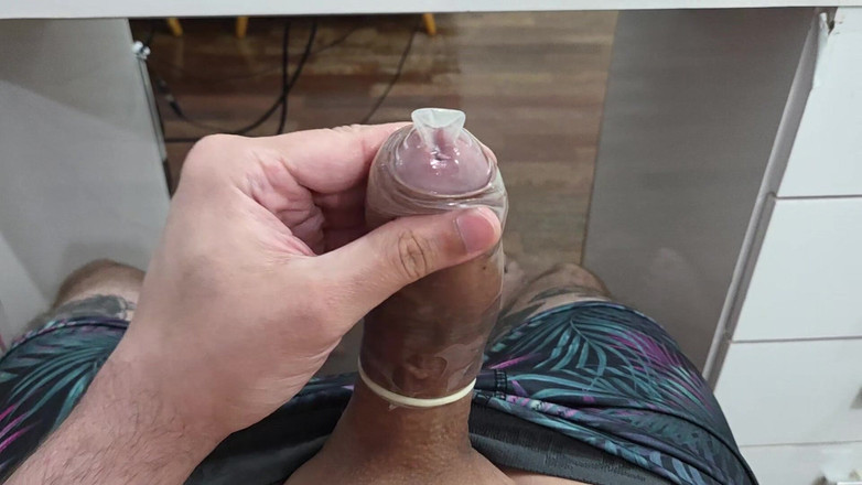 Lkdick8: Đổ đầy sữa vào bao cao su