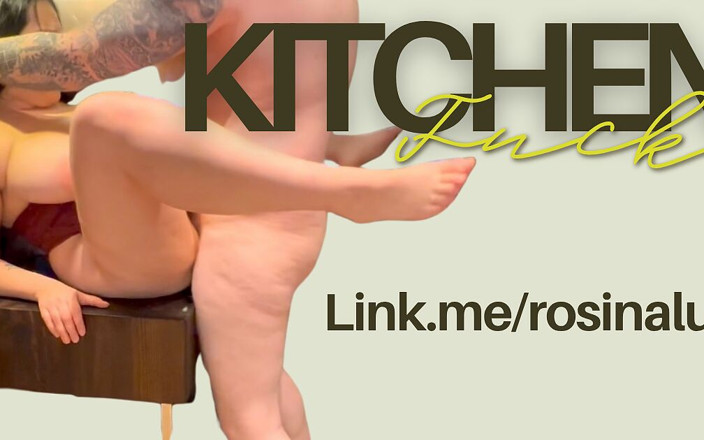 Rosina Lux: Velká kráska dostává čůráka v kuchyni