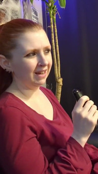 Sora vitregă excitată vrea să se fută în timp ce urmărește filme porno tabu