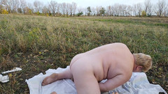 Zona901: Masturbându-se cu jucării în natură și ejaculând