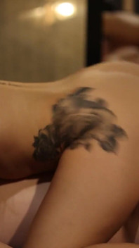 La giovane miLF scatena la passione selvaggia
