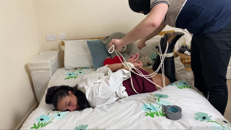 Latina Fetish: 라티나 in: 거대한 문제의 비밀 요원 라티나! (HD 화질)