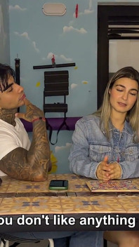 Moje přítelkyně se na mě zlobí a její nejlepší kamarádka mě utěšuje