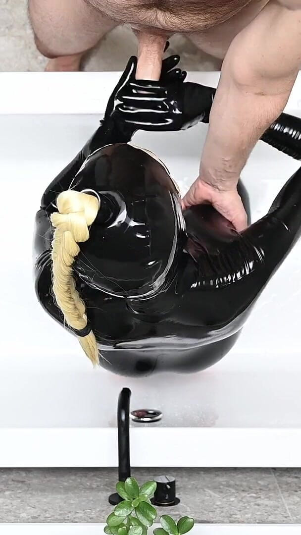 Lizanne: Latexdoll aftrekken