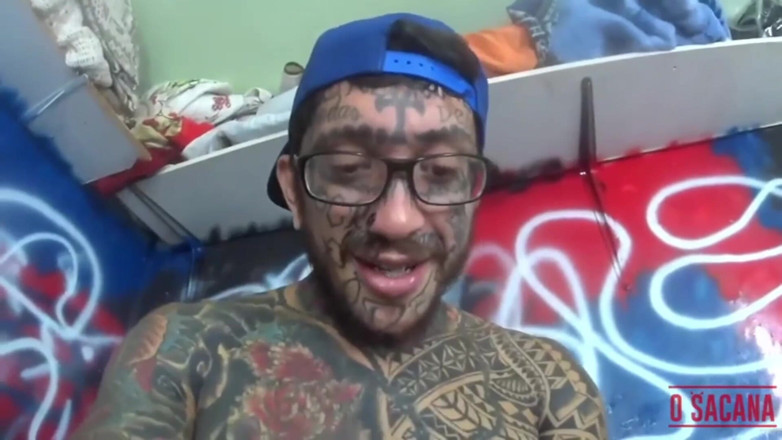 World Gay: Tatuado Batendo Punheta E Gozando Gostoso