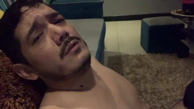 The-hook305: Kaslı tombul göt sikimi emiyor