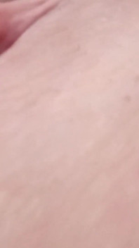 Yatakta seksi kıyafetler, kocası evde değil