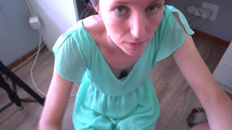 Alicia Robertz: Perokok nakal menghisap zakar dan mengambil creampie mendalam