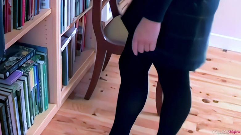 College Uniform: Pasionată de cărți cu Samantha Buxton
