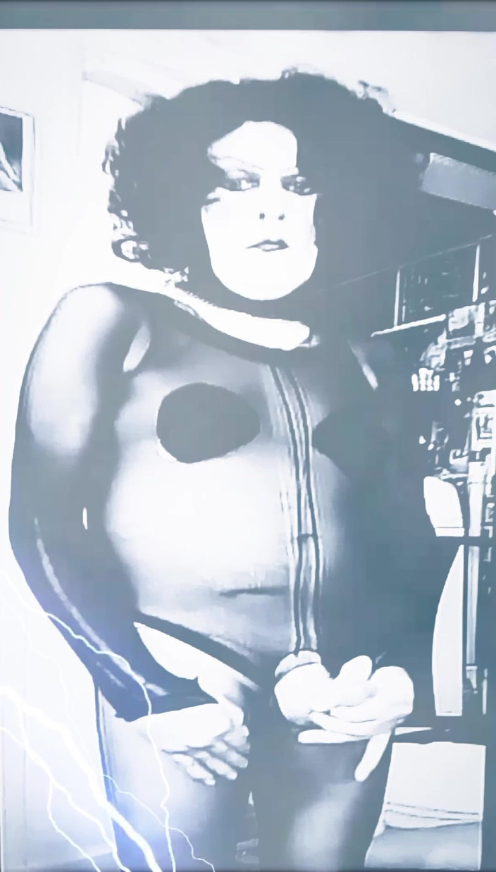 Bizzarra studios: Retro TV Kink