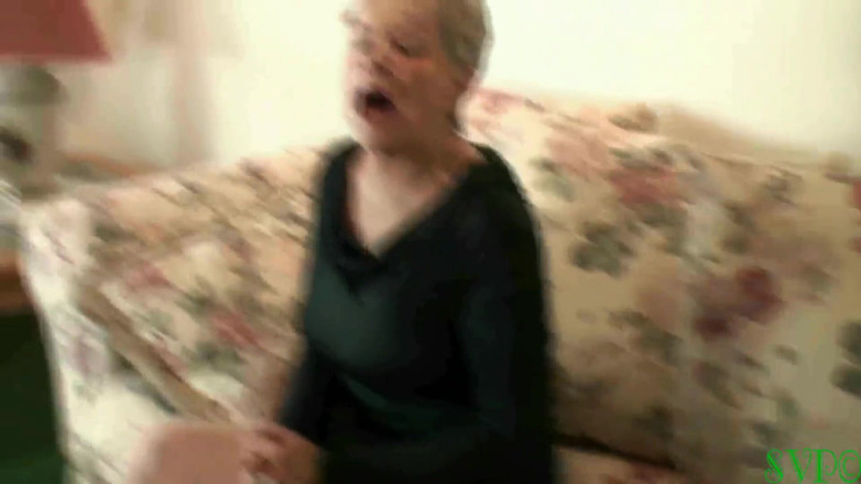 Nasty grannies: Strip-poker mit stiefoma erntet unerwartete belohnung