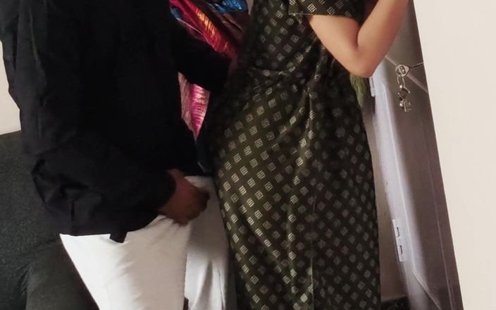 Bobbypranav: Un mec indien à grosse bite baise sa chatte étroite