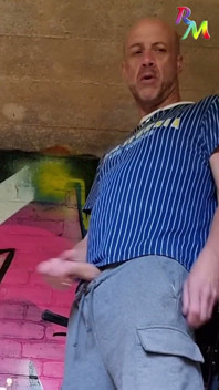 Bisikletimle dışarı çıktığımda çok azıyorum. Neredeyse bunu yaparken yakalanıyordum!