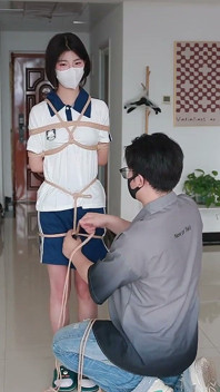 The Innocent Girlfriend Is Bound with Ropes in Her School Uniform