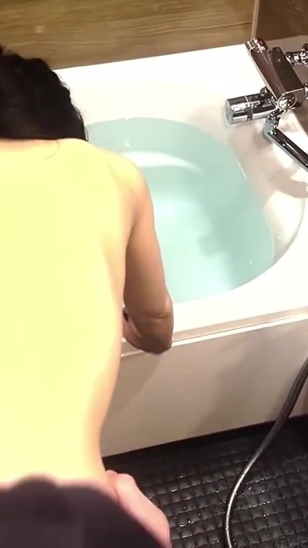 J-Girls Club: Incapable de rembourser sa dette, elle fait face à un trio...
