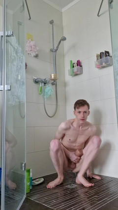 Juliausnrw: Гарячий хлопець під душем