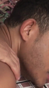 วิดีโอพิเศษ Bareback: ลatino ร้อน ๆ เย็ดก้นดุเดือดในห้องน้ำสาธารณะ