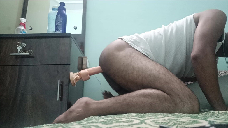 Rajasthani-old-lover: Indische Desi-man geniet van masterbatieshow met buurman oom en dildo-vibrator