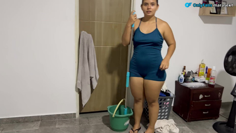 MaRaSexx: Mein dreckiges Dienstmädchen hat einen Arsch!