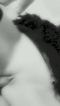 Seks kumpulan klasik dengan dua perempuan jalang miang memakai pakaian dalam seksi