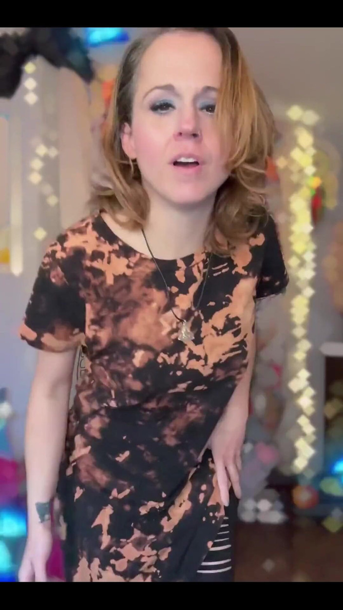 Suzy Wylde: MILFka tančí!