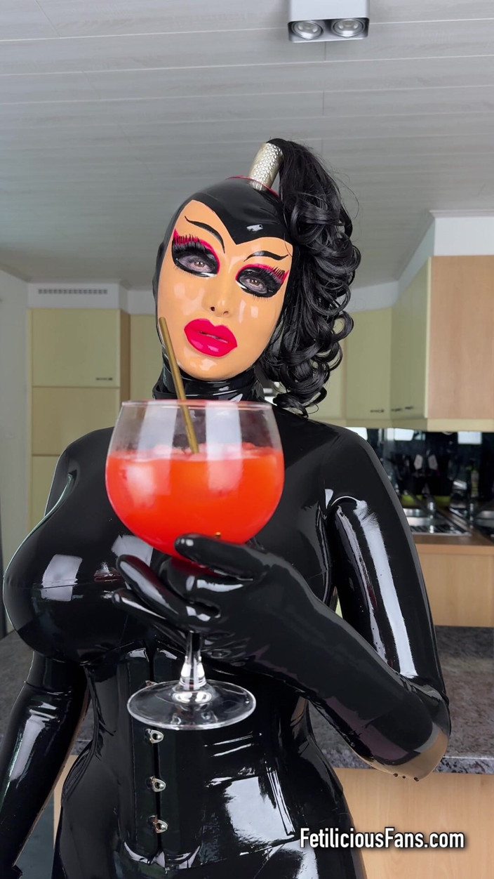 Miss_Fetilicious: A Regular Day in My Rubber Life