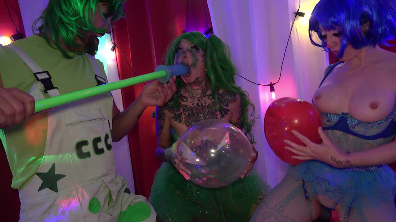 Lily kink: Nadržené klauni balónky fetiš hra