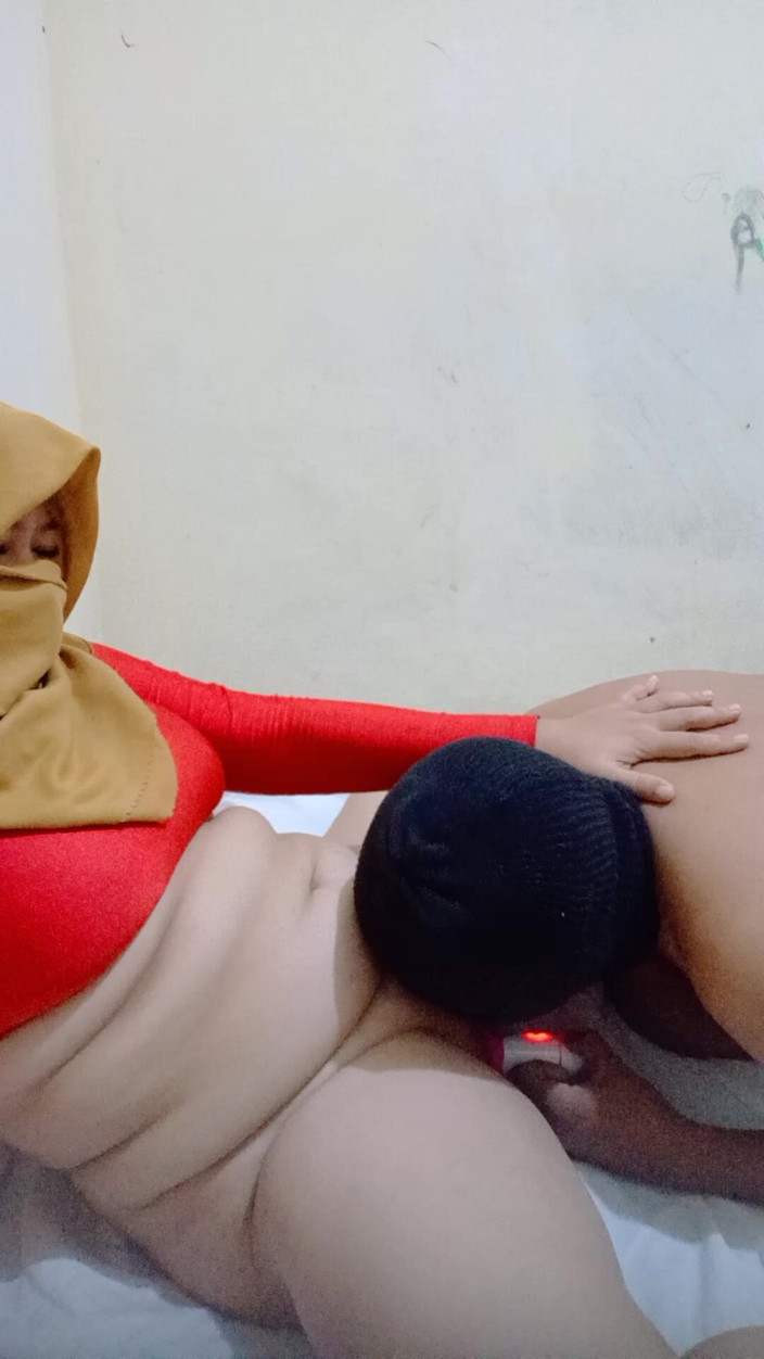 worldjeri69: Hermanastro tuvo sexo con hermanastra en la escalera mientras tomaba...
