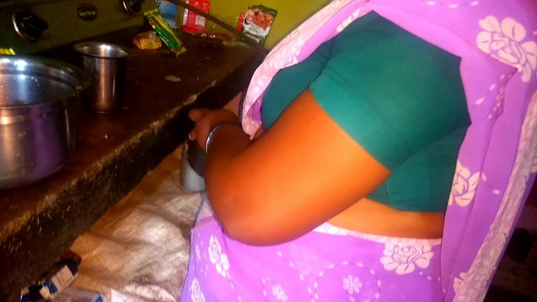 Desi Sathiya: Тамільська вчителька займається сексом у кухонній кімнаті з пов'язкою