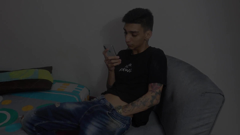 Jamesxd1010: Il mio nuovo sex toy è arrivato, mi fotto la mia...