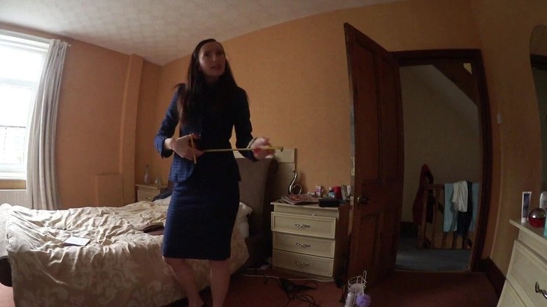 SophiaSmithUK: 옷을 완전히 입고 딥을 찍는 부동산 중개인