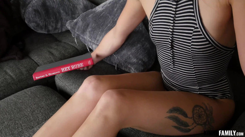 Dirty Flix: Une petite demi-sœur menace de baiser