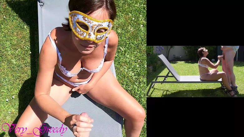 Les Gourmands: 穿着性感白色内衣的漂亮熟女在户外被后入并射在她的大屁股上