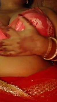 Zeer hete Desi Indische grote sexy borsten show.