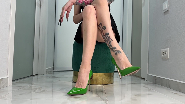 Julia domaina: Kaki saya yang panjang dan langsing dalam stiletto hijau, 12 cm,...