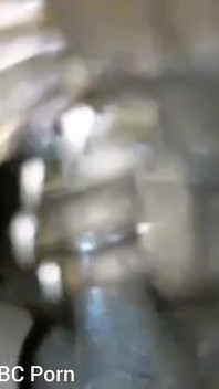 Espremendo minhas bolas dedilhando meu cu acariciando meu pau gozando