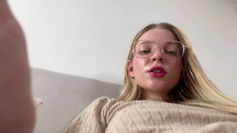 Goddess_Bella_Rae: Подруга АСМР сосет тебя