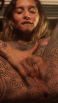 Cea Mai Tare Fată Tatuată O Ia Razna Când Îi Fac Sex Oral La Audiție.