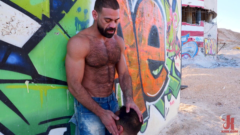 Kinky Bites Gay: Desert captive: ricky larkin lagi asik ngentot sama draven navarro...