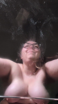 Uji coba butt plug di kursi yang jernih - pov
