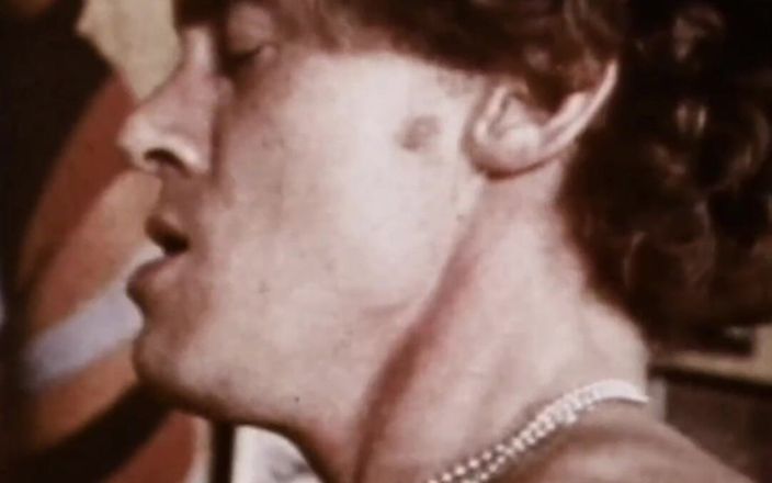Vintage megastore: La terra della pura erotica 01
