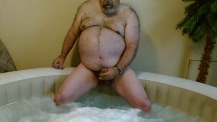 JohnGalt_060769: 坐在按摩浴缸的边缘，高潮。JohnGalt 060769