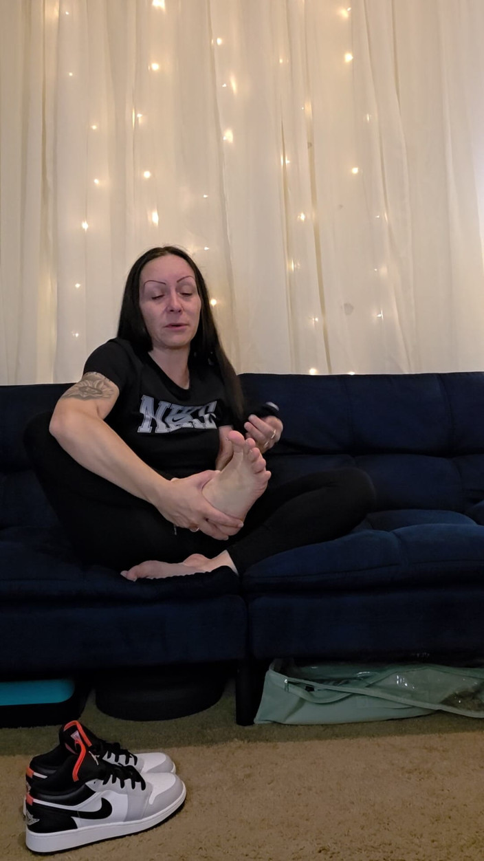 Raven Willow: 腐った足を嗅ぐ注意