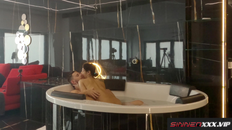 Sinners World: "내 보지 파피의 너트" - 핫한 라틴계 베로니카 Leal Jacuzzi와의 격렬한 로맨틱 섹스